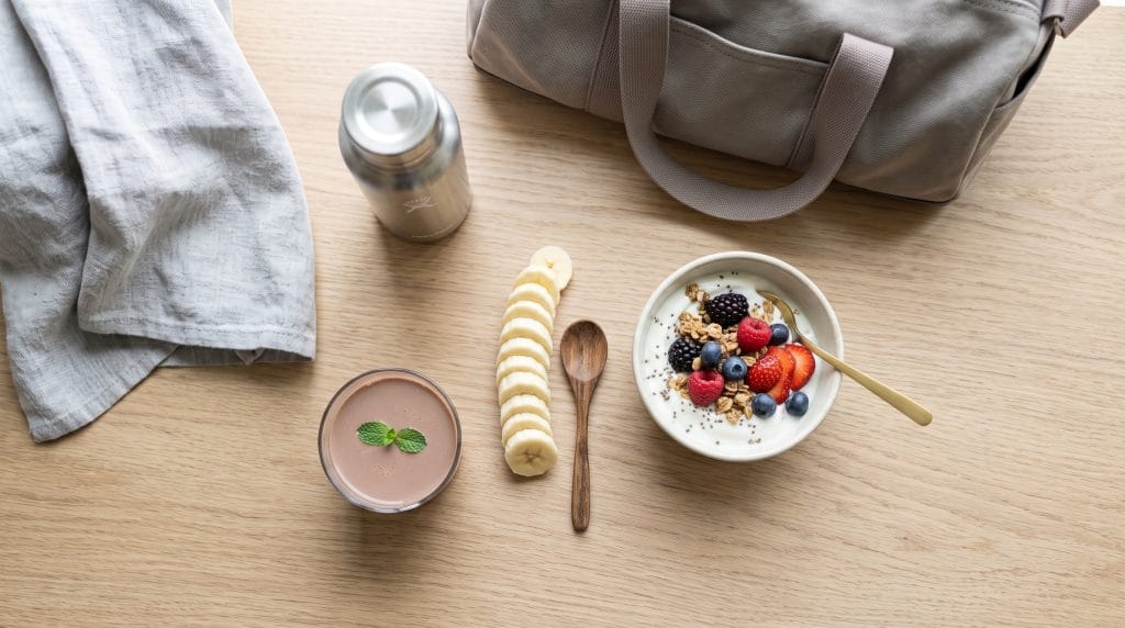 5-Minute Recovery Ritual: Easy Post-Workout Snack 2 5-minute recovery ritual post-workout plate with chocolate milk, sliced banana, and Greek yogurt
